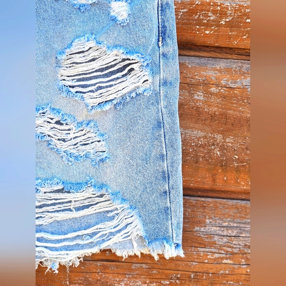 Madden NYC Lightwash Blue Denim Jean Bermuda Shorts Distressed Bottoms Size 7 - Picture 9 of 11